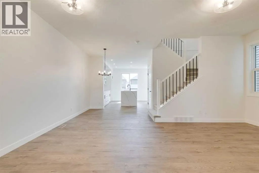 612 Buffaloberry Manor SE