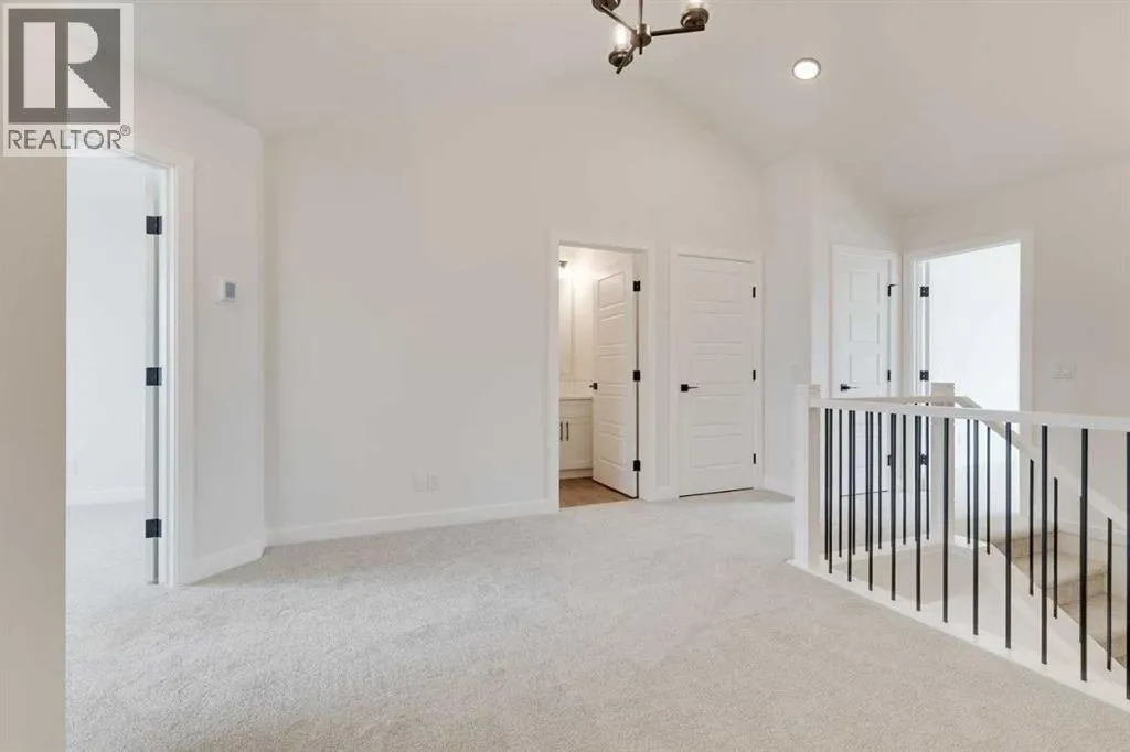 612 Buffaloberry Manor SE