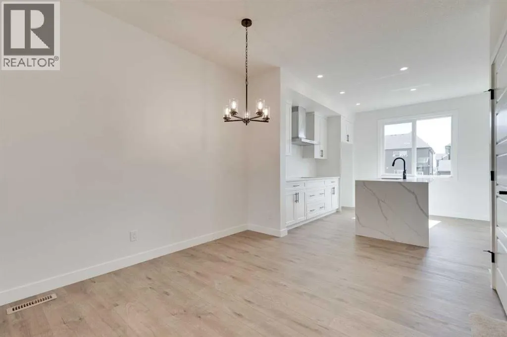612 Buffaloberry Manor SE