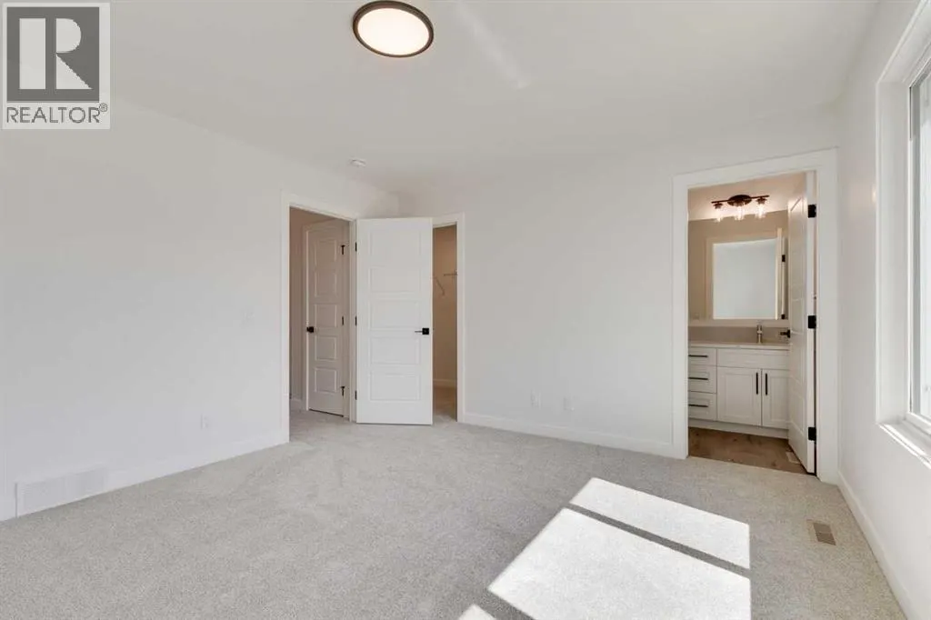 612 Buffaloberry Manor SE