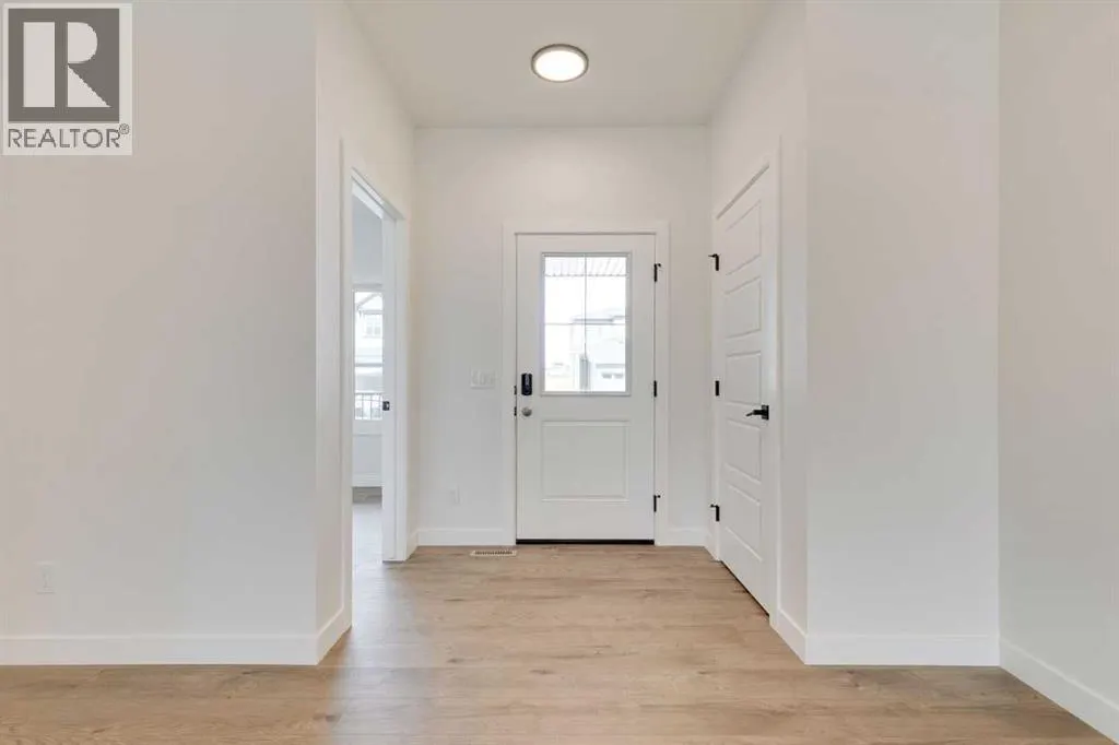 612 Buffaloberry Manor SE