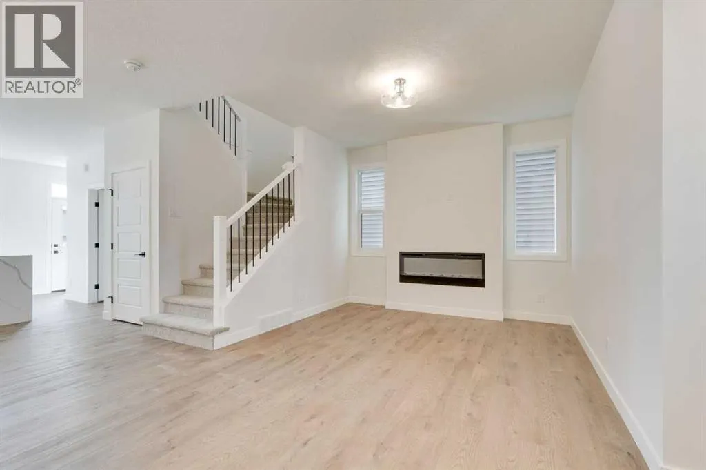 612 Buffaloberry Manor SE