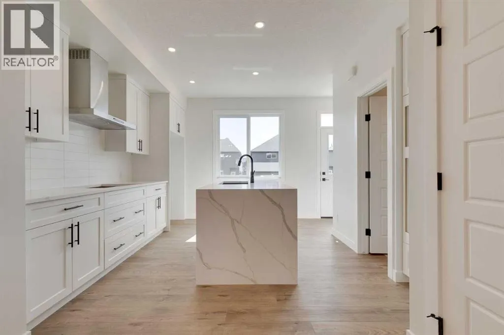 612 Buffaloberry Manor SE