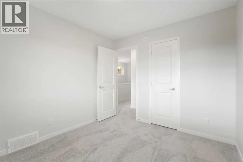 680 Buffaloberry Manor SE