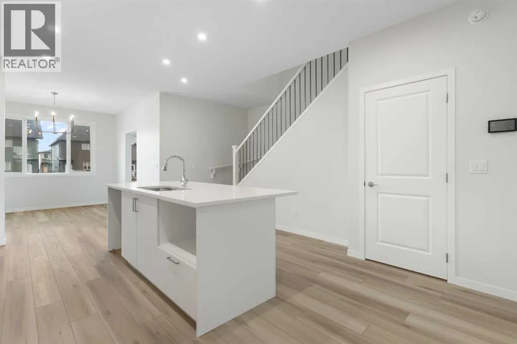 680 Buffaloberry Manor SE