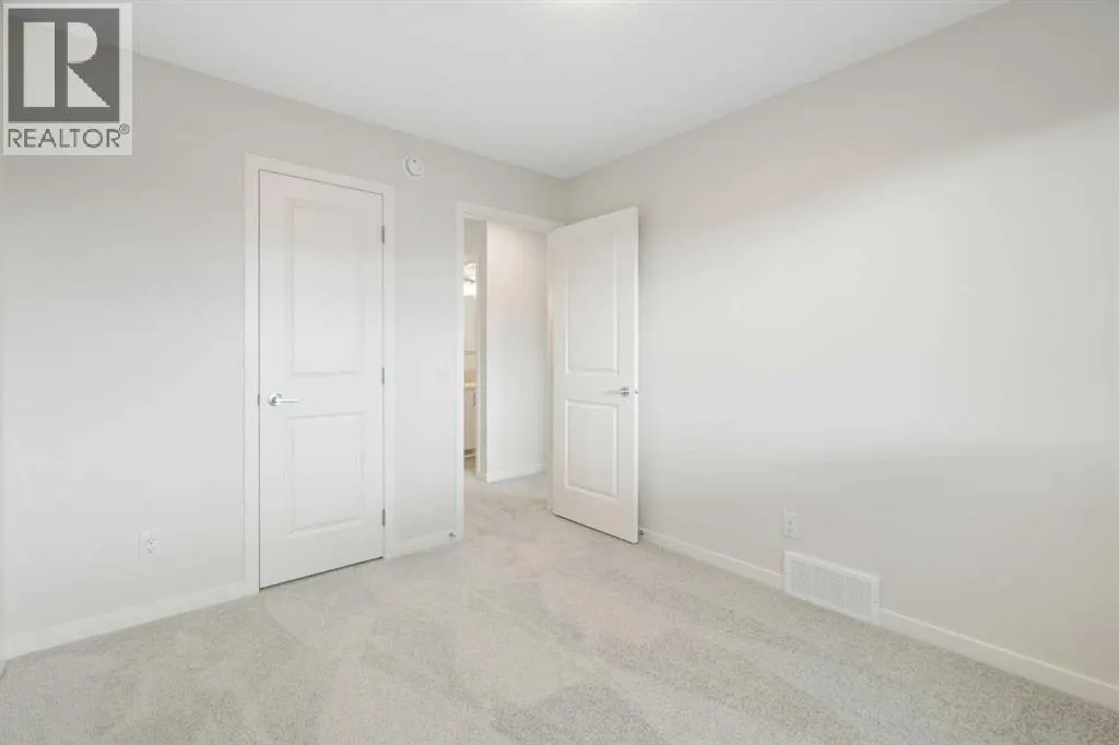 680 Buffaloberry Manor SE