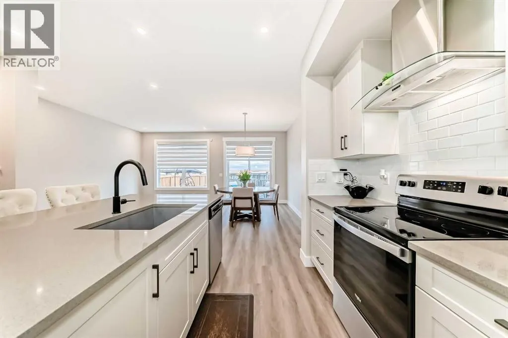 153 Masters Row SE