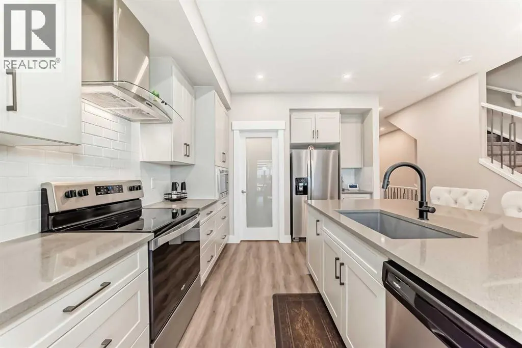 153 Masters Row SE