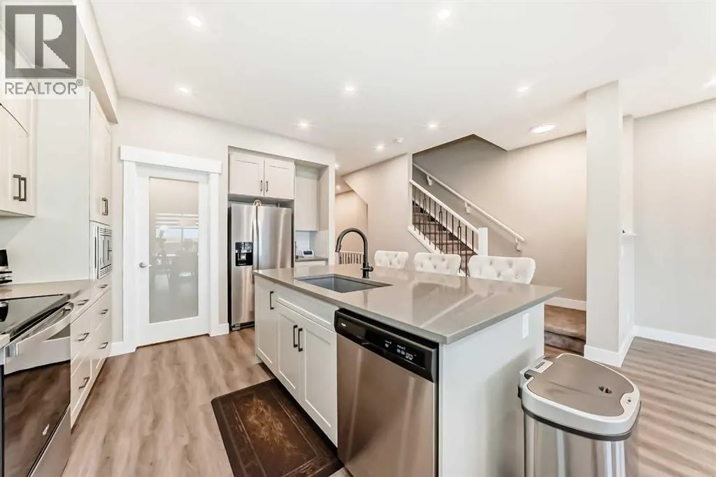 153 Masters Row SE