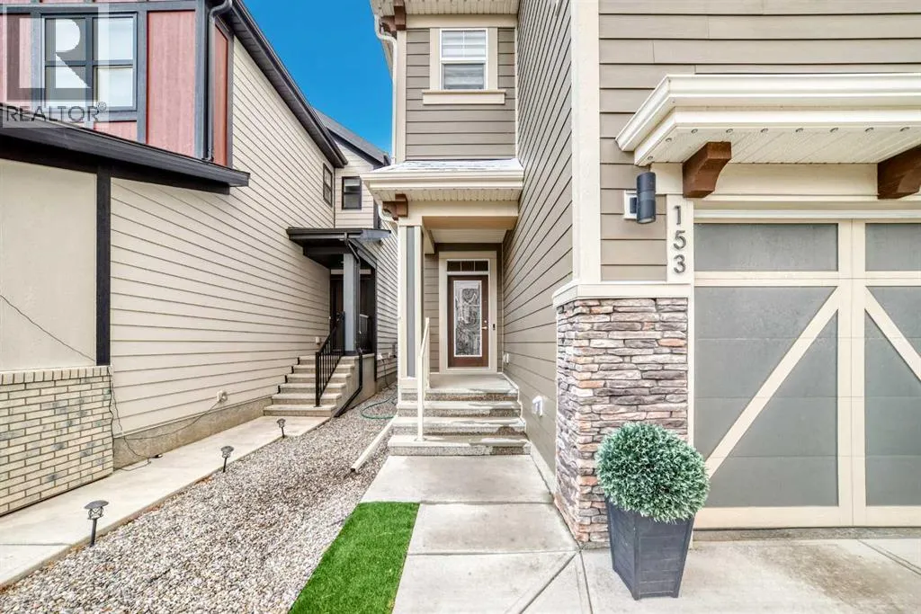 153 Masters Row SE