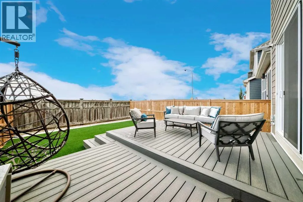 153 Masters Row SE