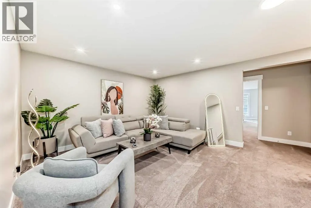 153 Masters Row SE