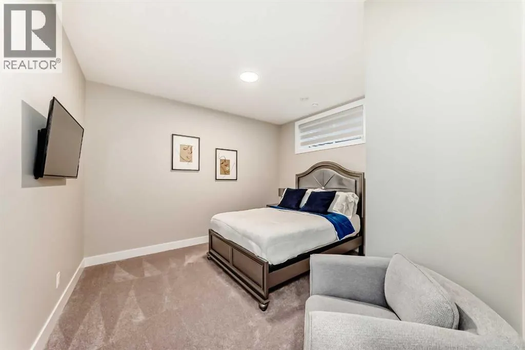 153 Masters Row SE