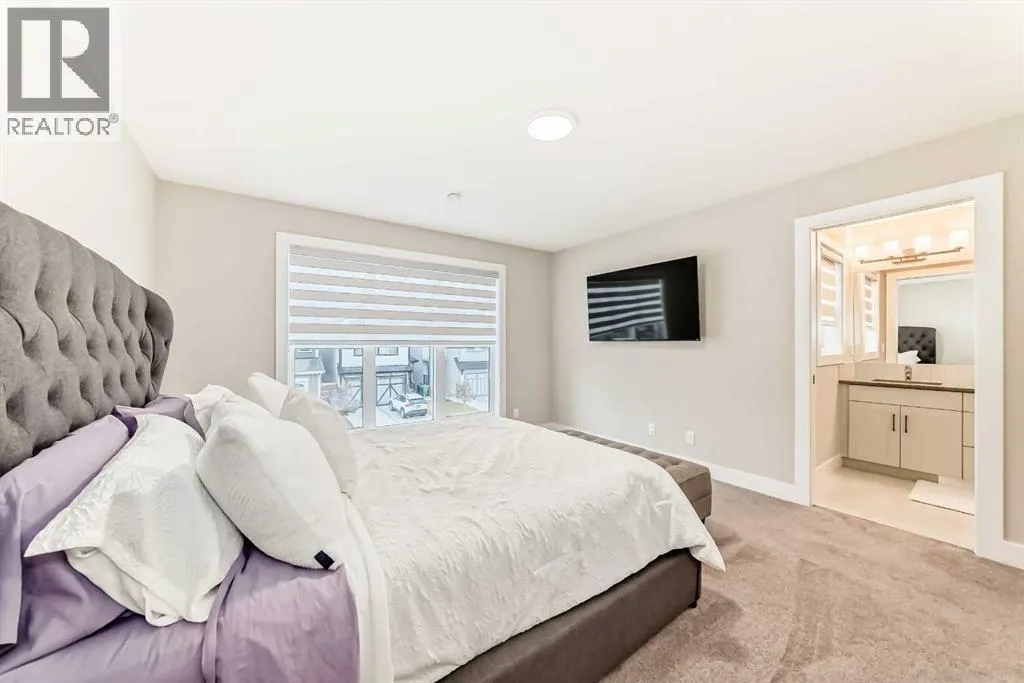 153 Masters Row SE