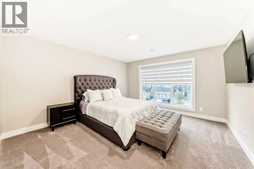 153 Masters Row SE