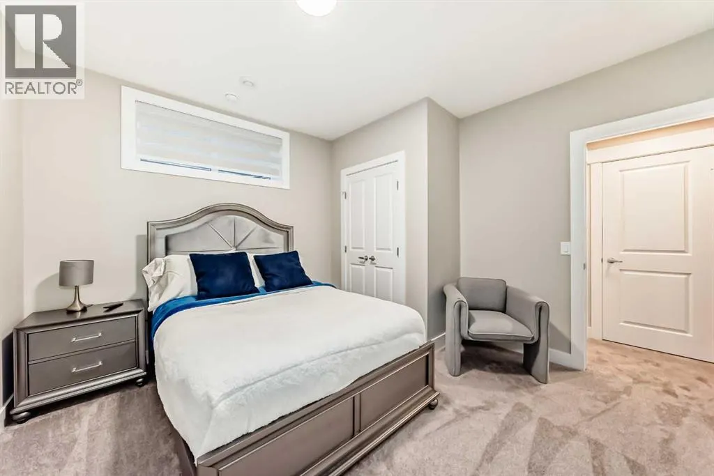 153 Masters Row SE