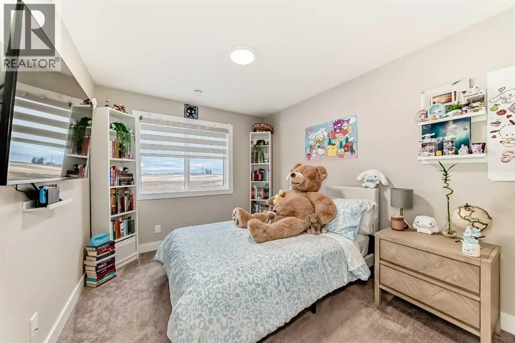 153 Masters Row SE