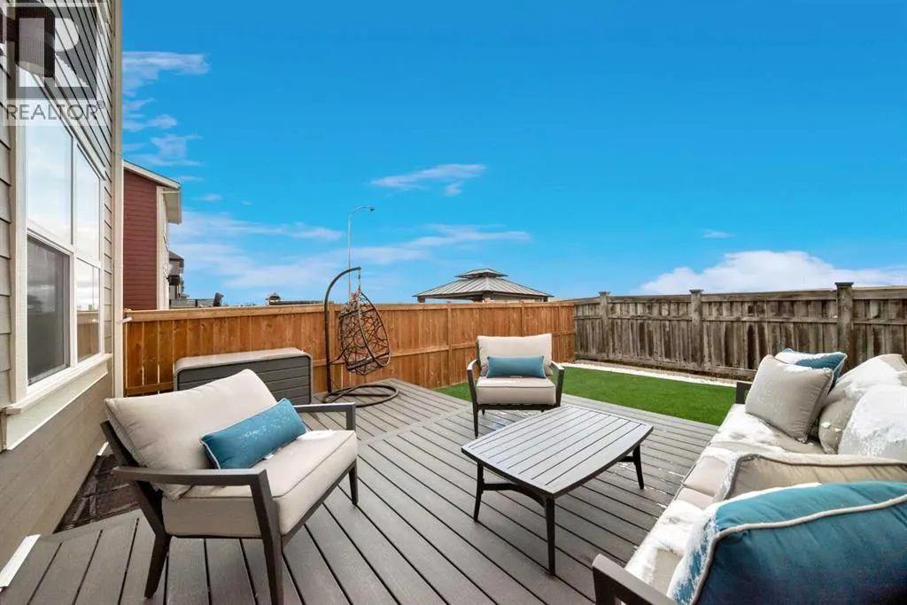 153 Masters Row SE