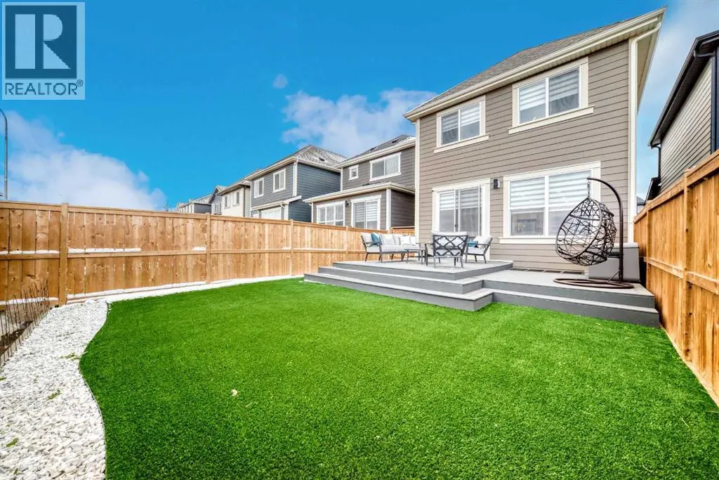 153 Masters Row SE