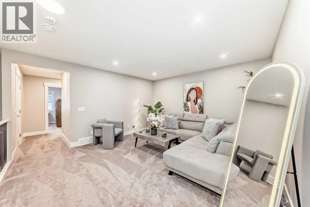 153 Masters Row SE