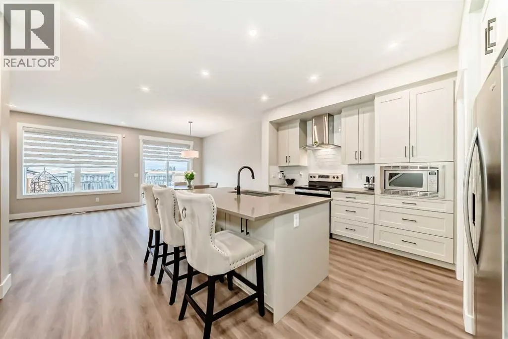 153 Masters Row SE