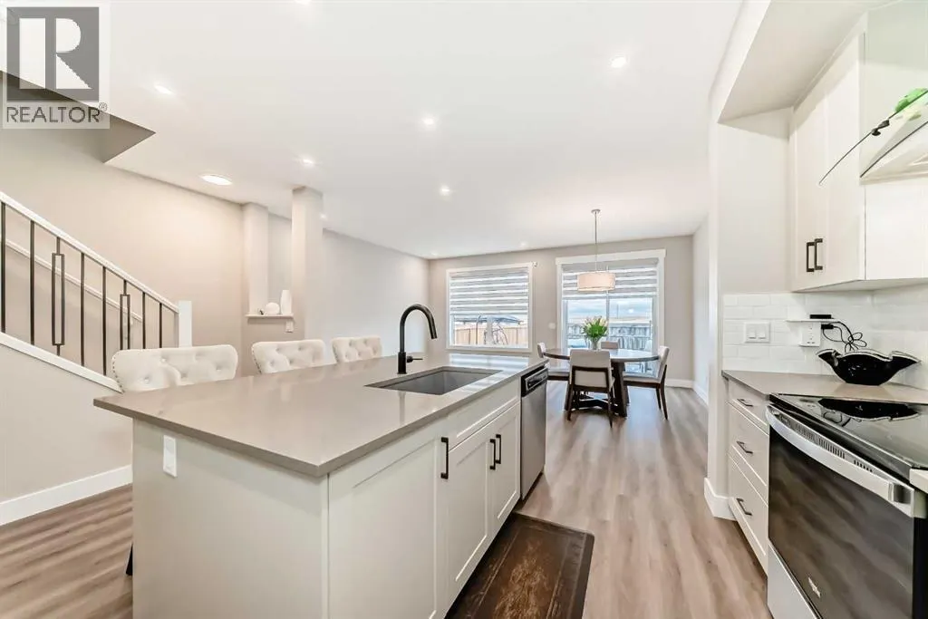 153 Masters Row SE