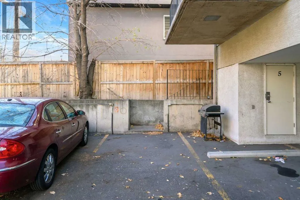 6, 2512 15 Street SW