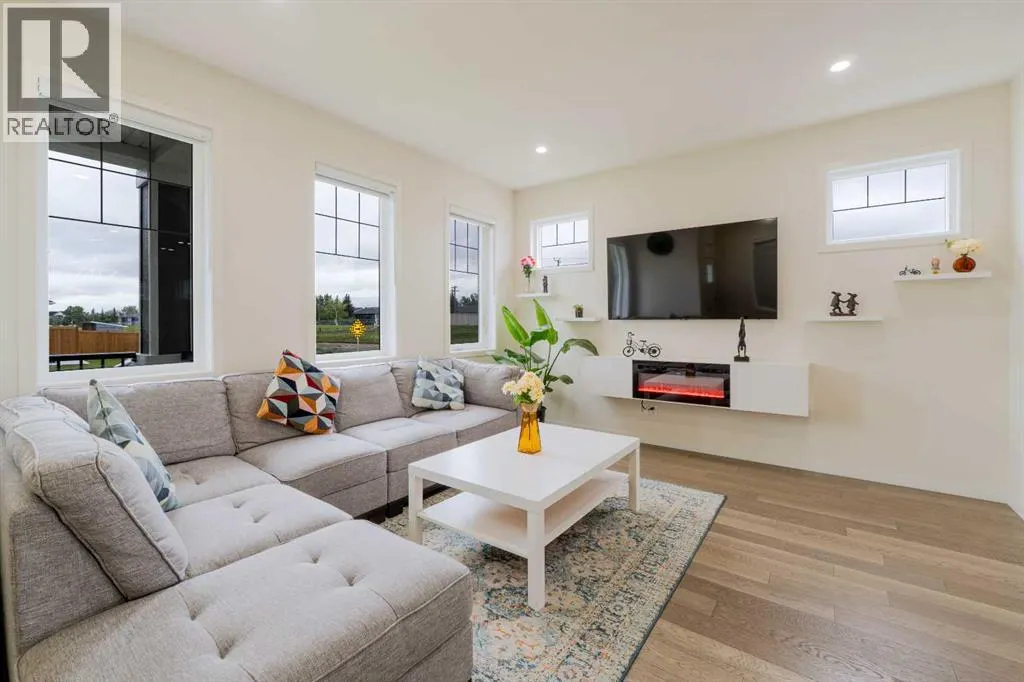 117 Midtown Close SW