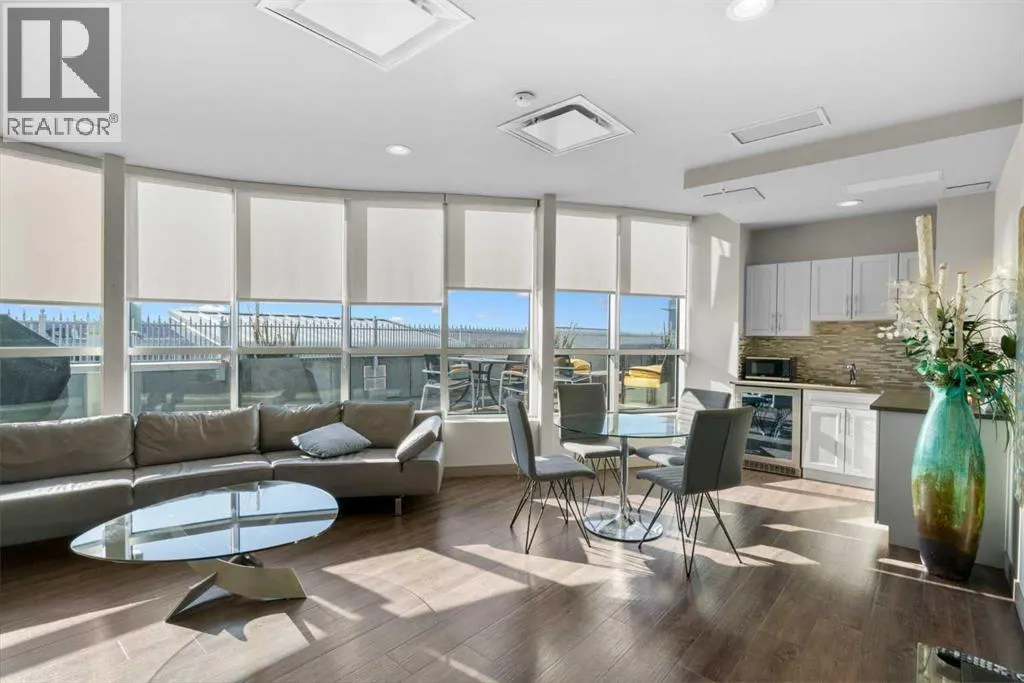 402, 24 Varsity Estates Circle NW