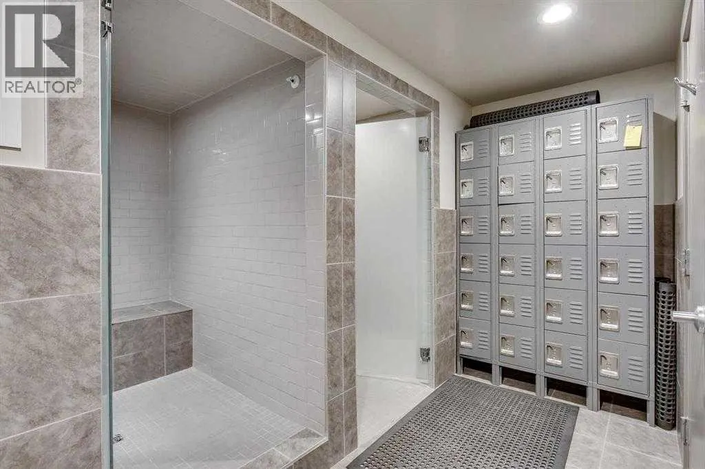402, 24 Varsity Estates Circle NW