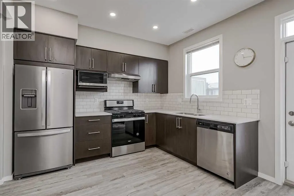 203, 130 Redstone Walk NE