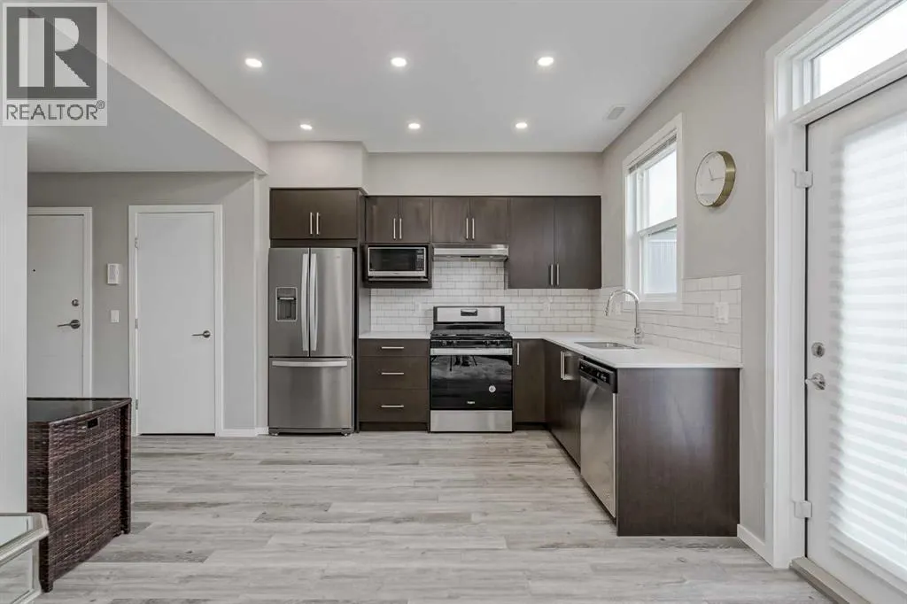 203, 130 Redstone Walk NE