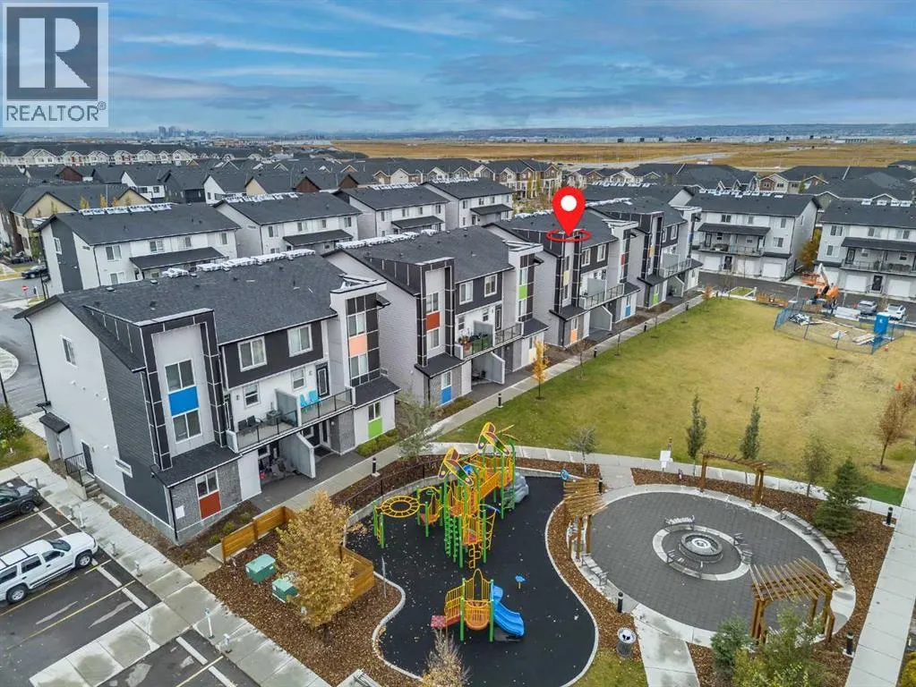 203, 130 Redstone Walk NE