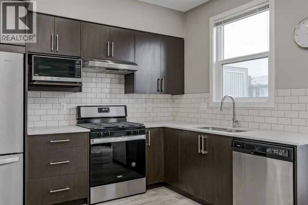203, 130 Redstone Walk NE