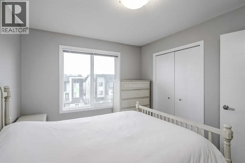 203, 130 Redstone Walk NE