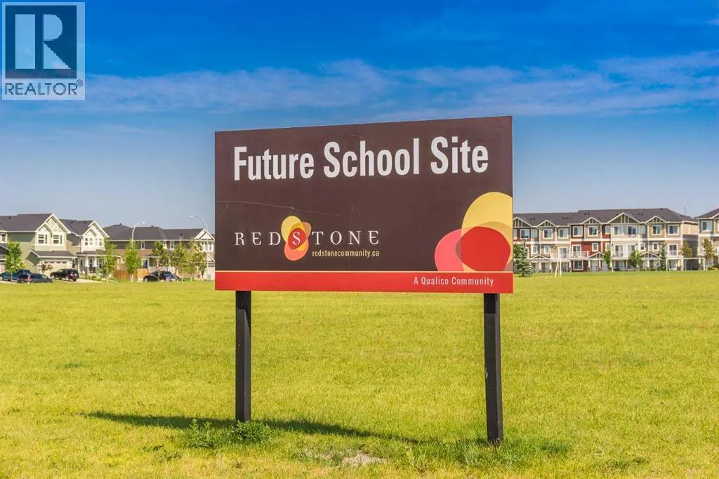 203, 130 Redstone Walk NE