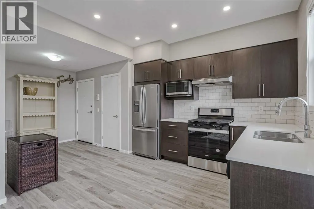 203, 130 Redstone Walk NE