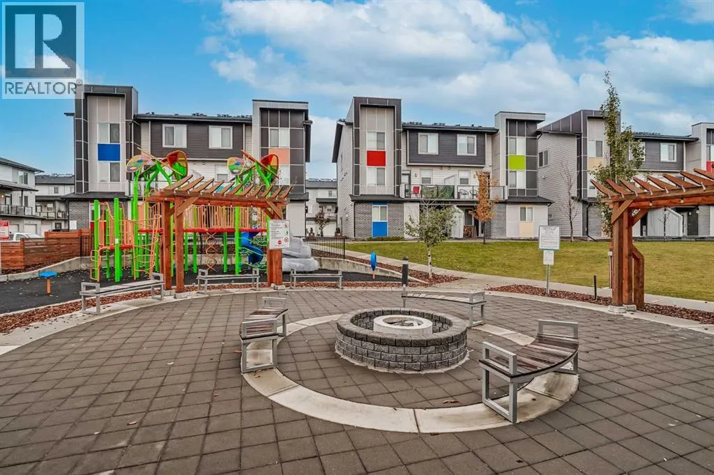 203, 130 Redstone Walk NE