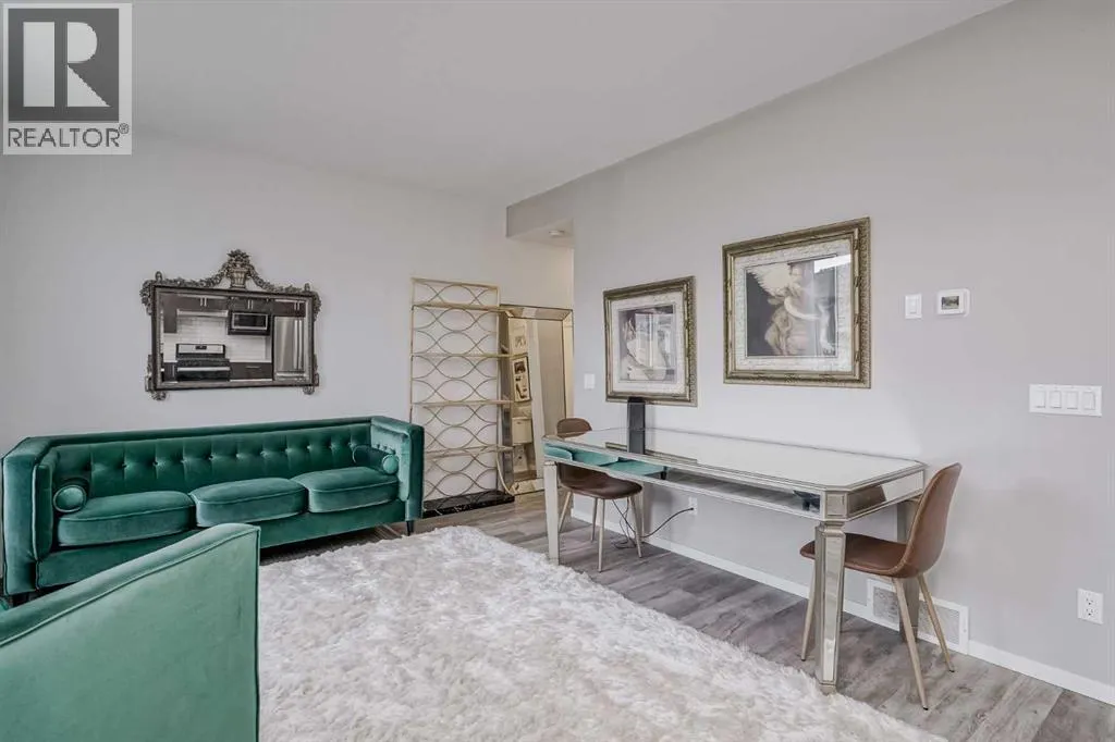 203, 130 Redstone Walk NE