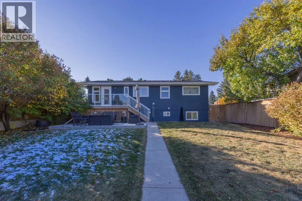 827 Canaveral Crescent SW