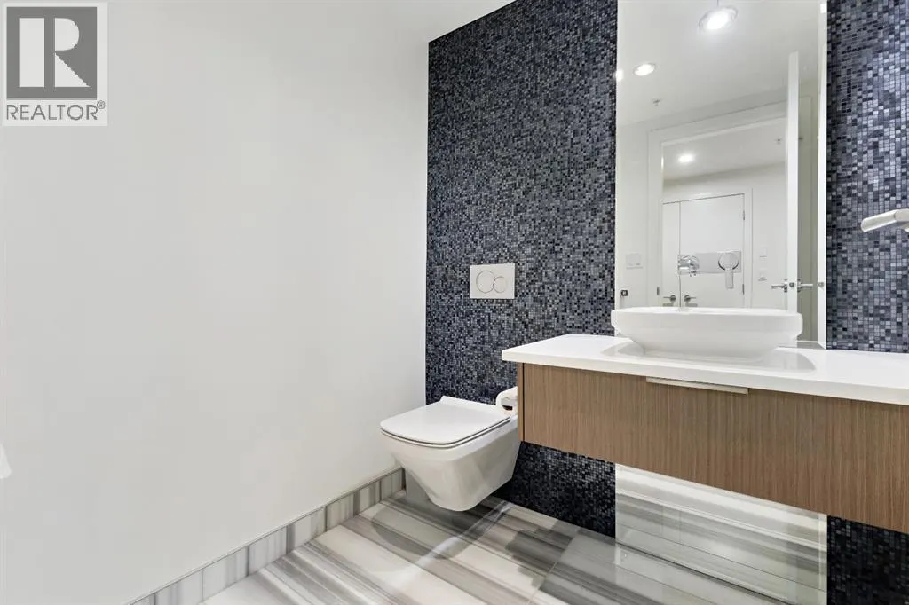 104, 128 Waterfront Court SW