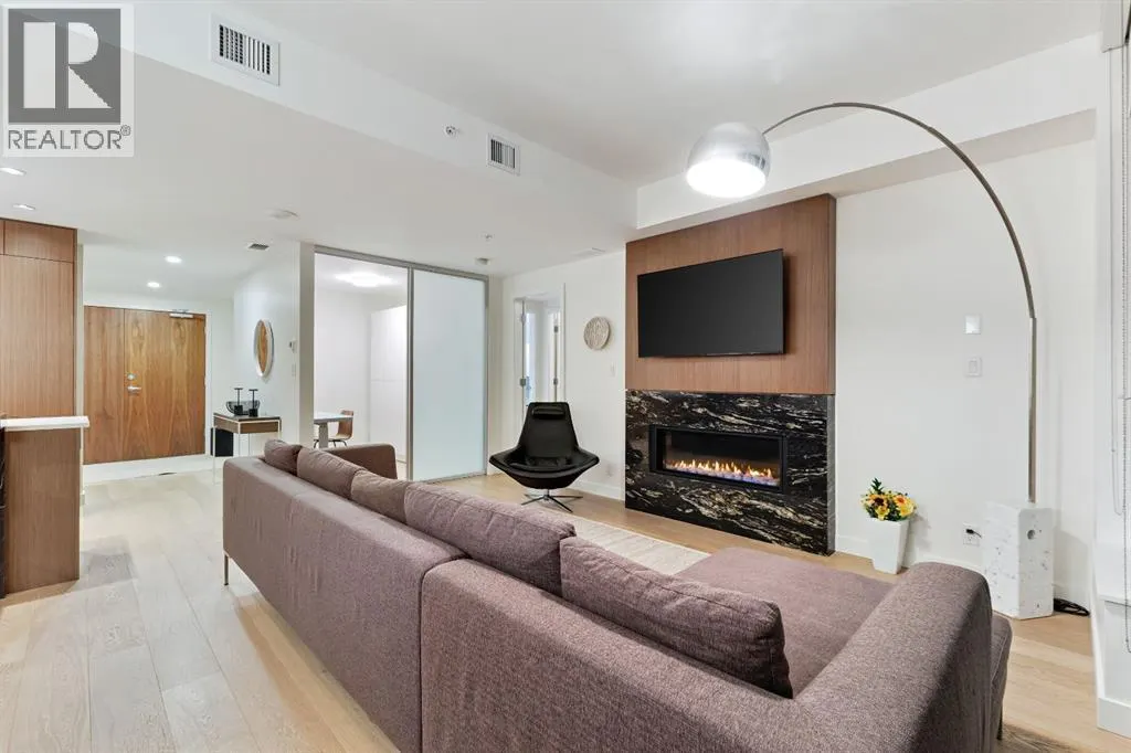 104, 128 Waterfront Court SW