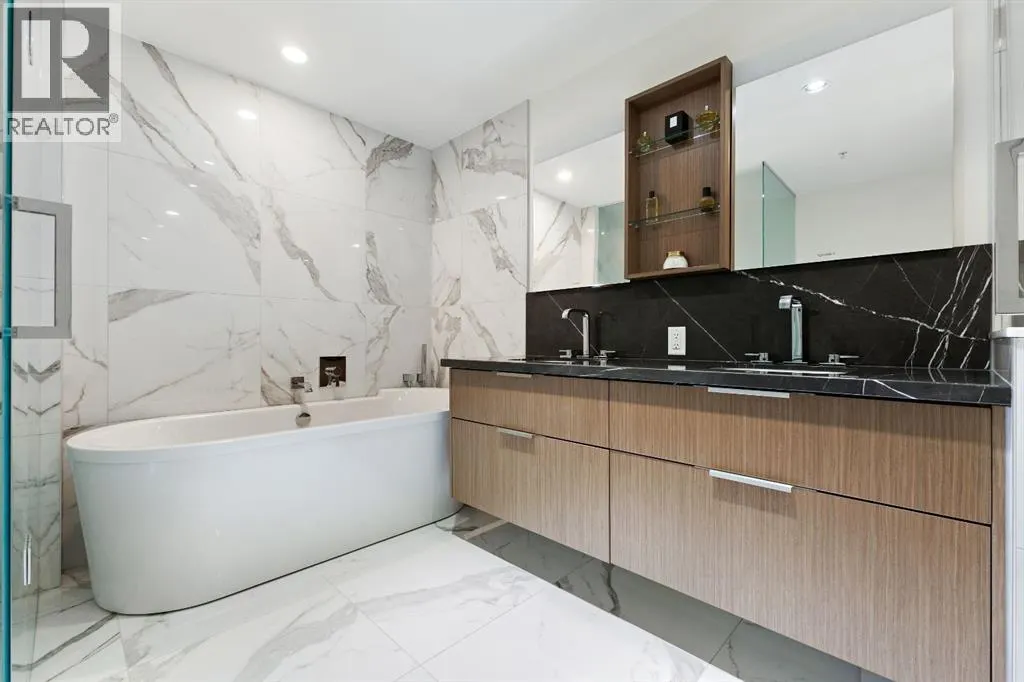 104, 128 Waterfront Court SW