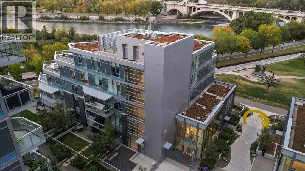 104, 128 Waterfront Court SW