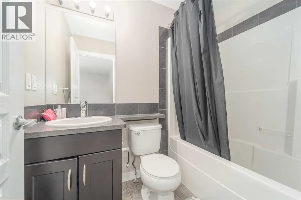 5, 221 Silkstone Road W
