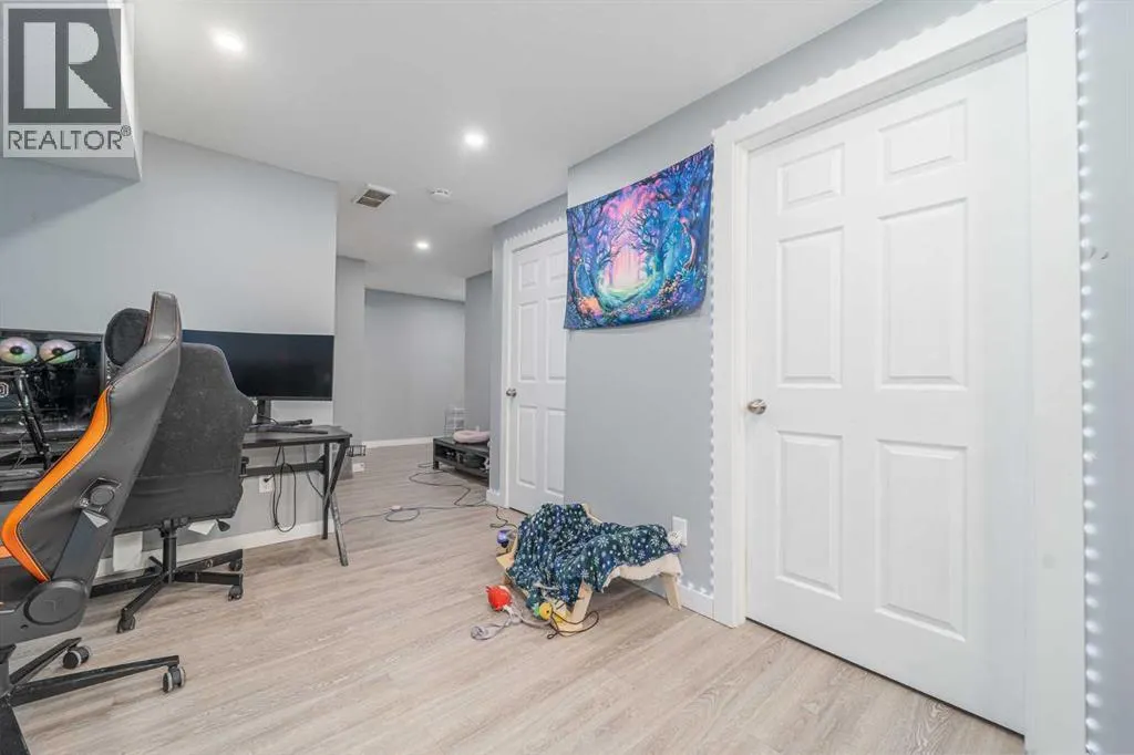 5, 221 Silkstone Road W