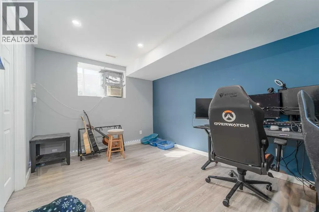 5, 221 Silkstone Road W