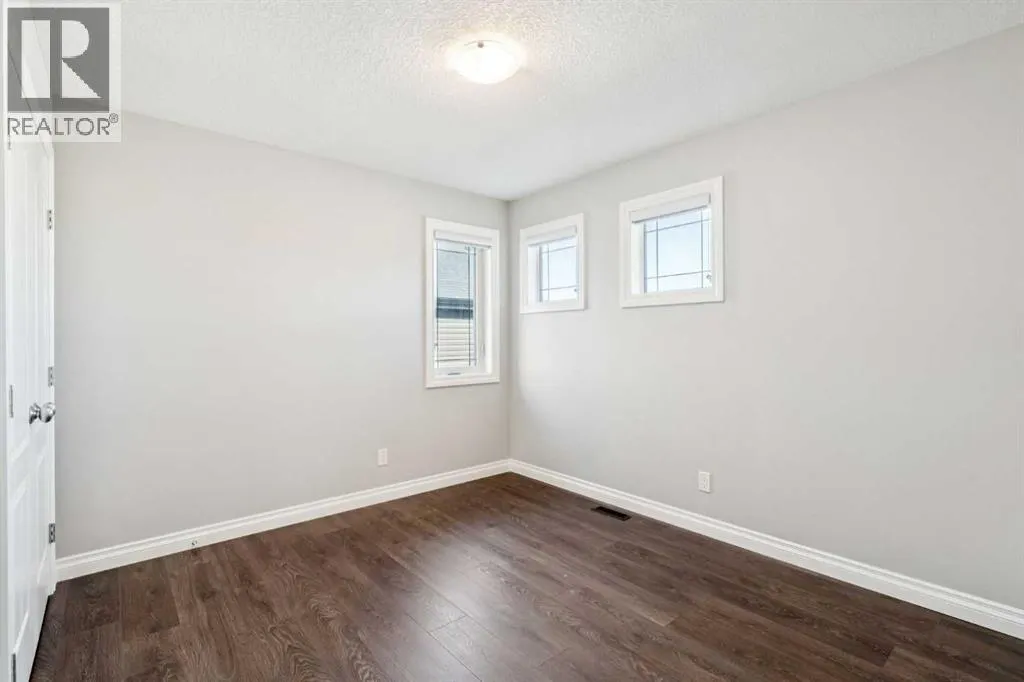 383 Evansglen Drive NW