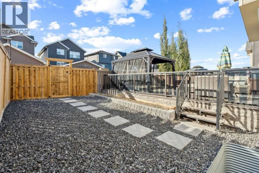 383 Evansglen Drive NW