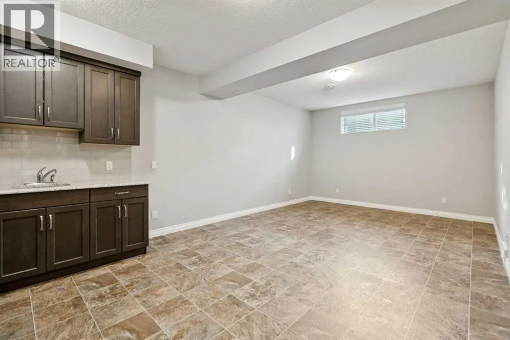 383 Evansglen Drive NW